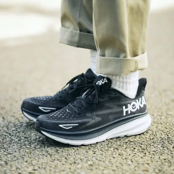 Hoka Clifton 9 en varios colores