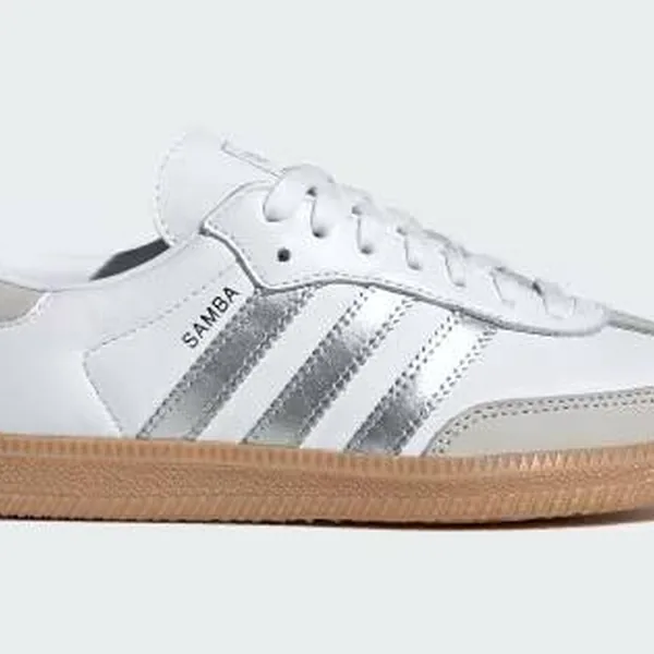 Adidas Samba con línea plateada