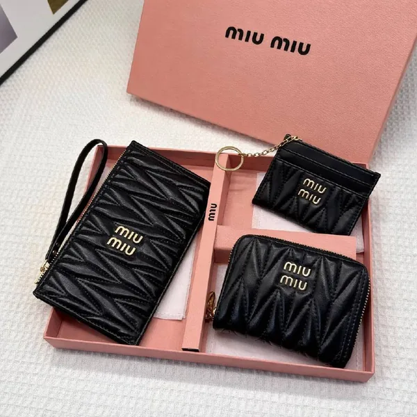 Pack Miu Miu con 3 accesorios en varios colores