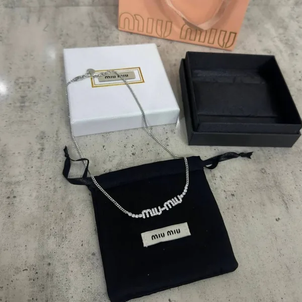 Collar Miu Miu