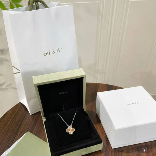 Collar Van Cleef en varios colores