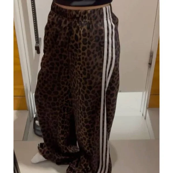Pantalón Adidas leopardo