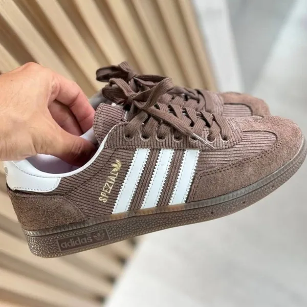 Adidas Spezial marrones pana