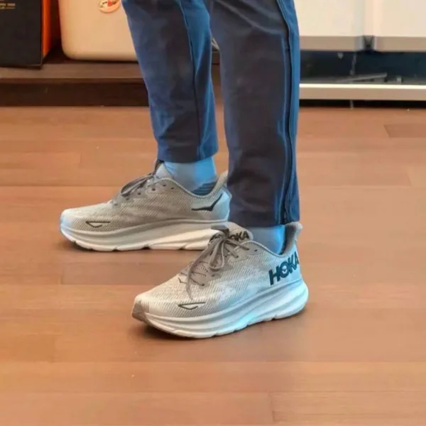 Hoka Clifton 9 en varios colores
