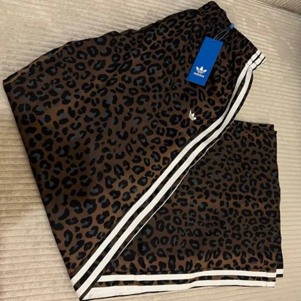 Pantalón Adidas leopardo