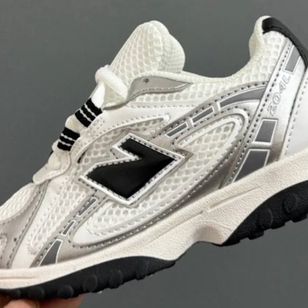 New Balance 204L niños