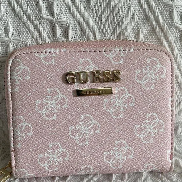 Monedero Guess en varios colores