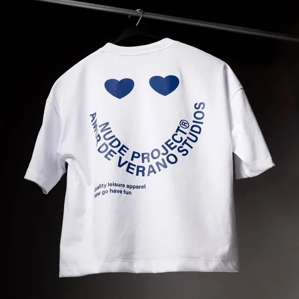 Camiseta Nude Project