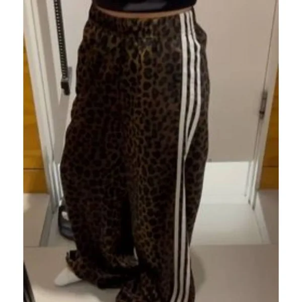 Pantalón Adidas leopardo